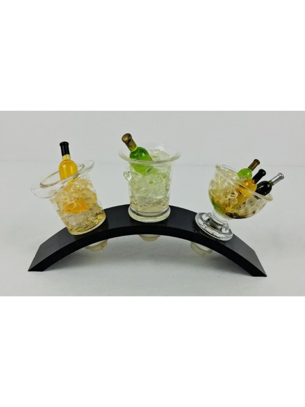Unbranded this lucite